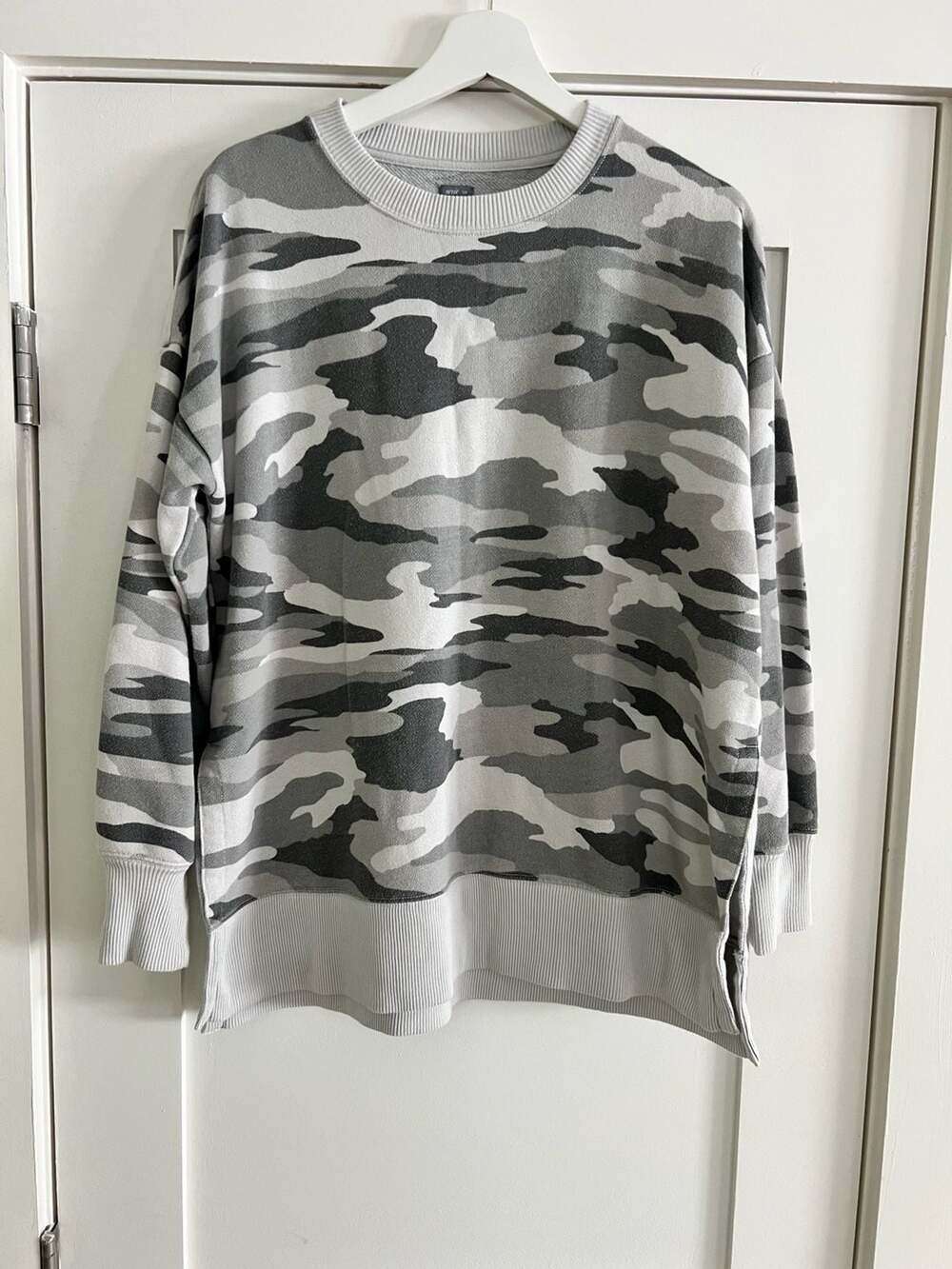 Aerie Sweatshirt Size S Gray Camo Oversized Side Split